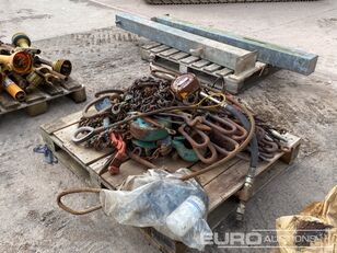 godet frontal Pallet of Chains & Lifting Equipment