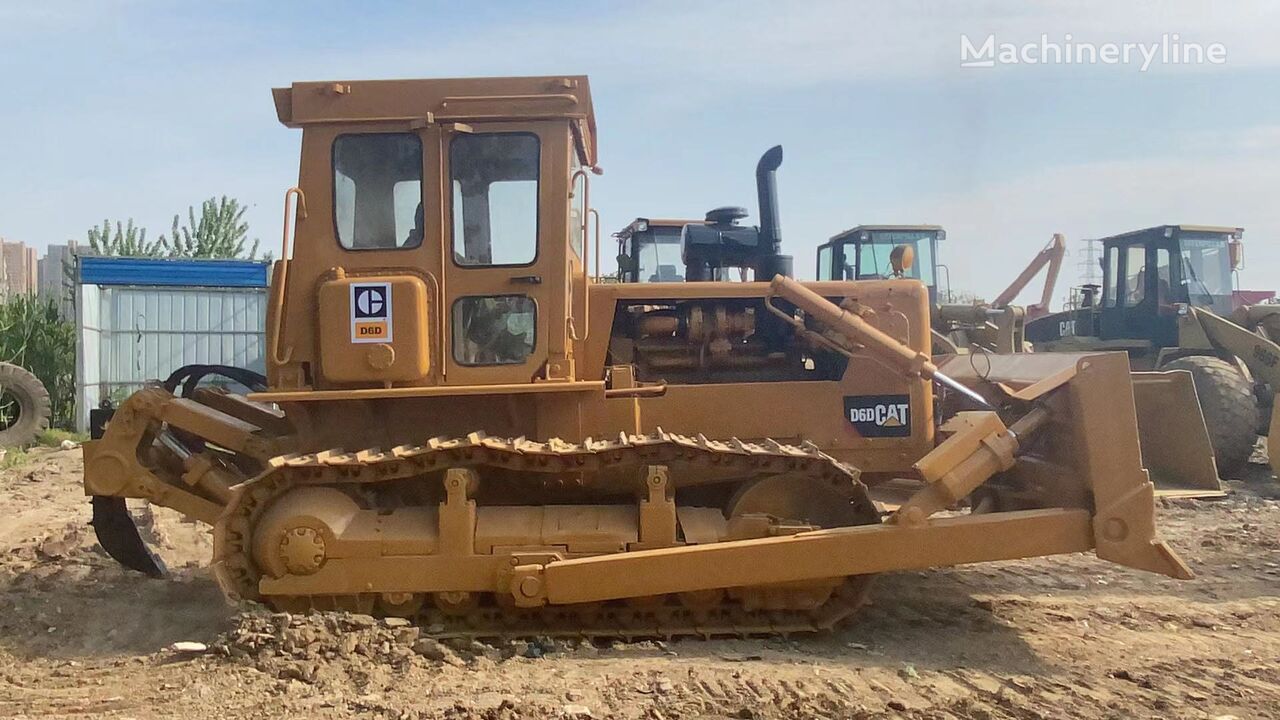 bulldozer Caterpillar D6D